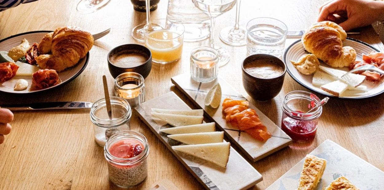 brunch_bale_restaurant-max_table