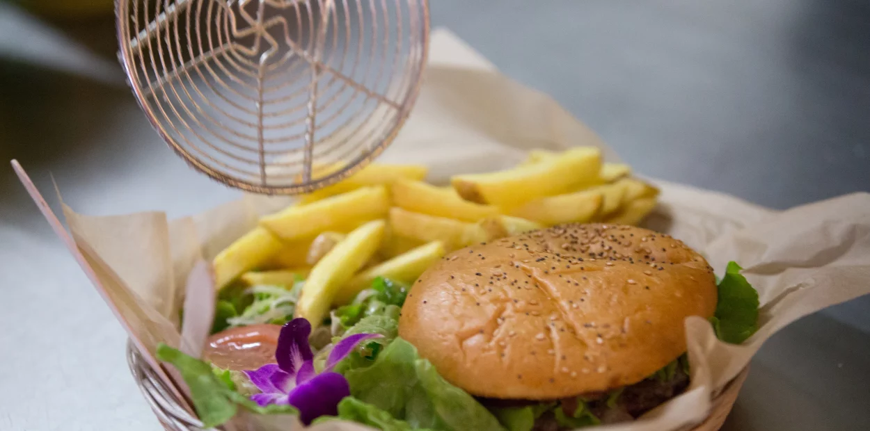 brunch-crazy-wolf-burger