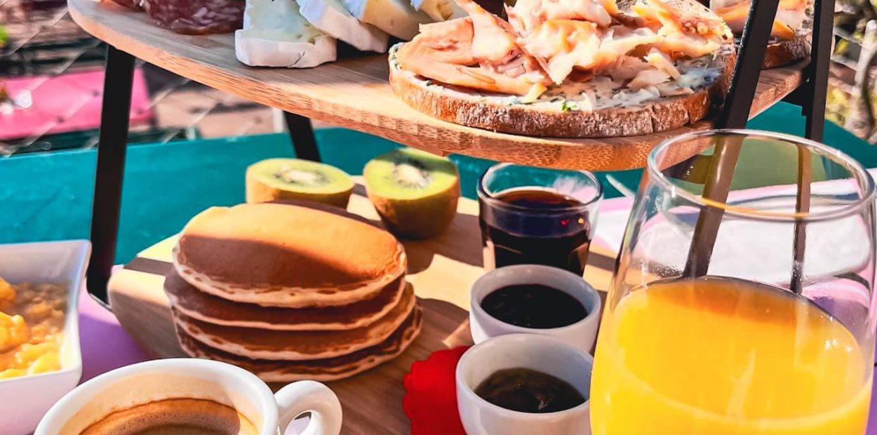 brunch-les-bains-des-dames-table