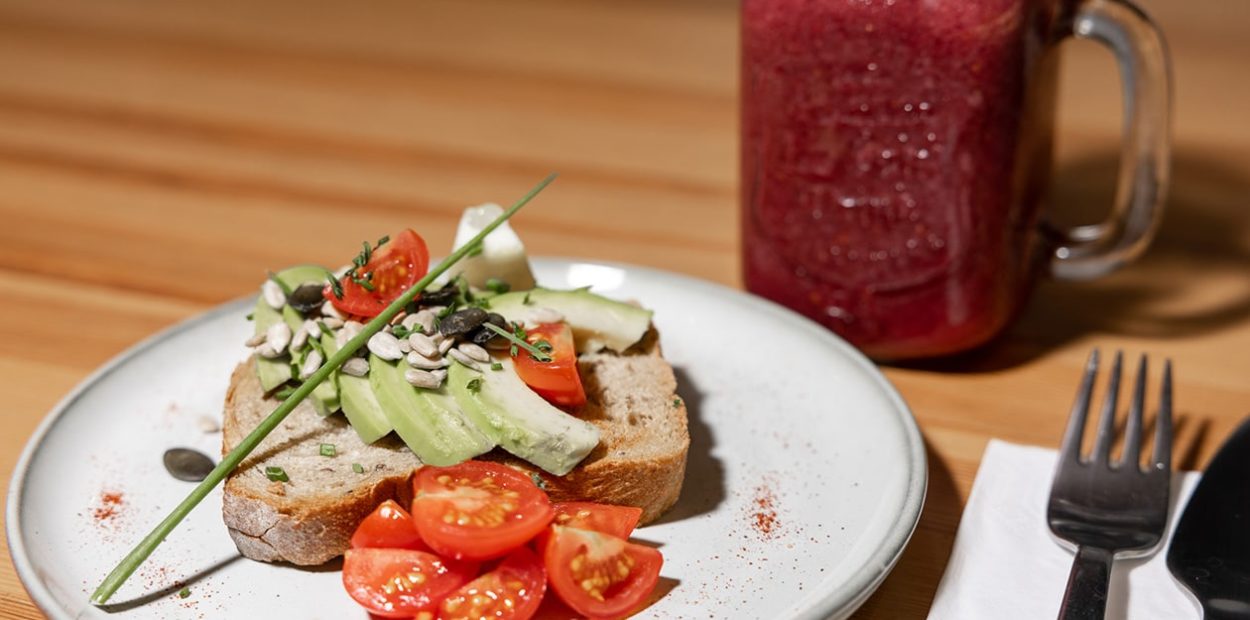 brunch-okapi-avocado-toats