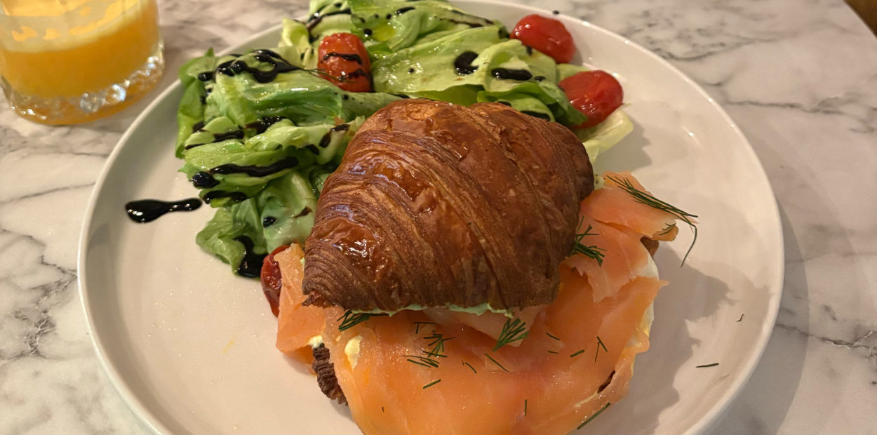 brunch_lausanne_lily_bar_croissant_saumon