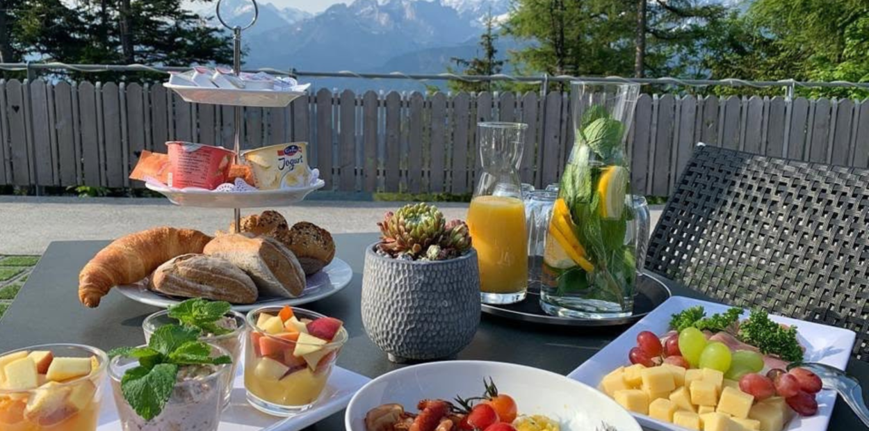 brunch_lungern_restaurant_turren_table