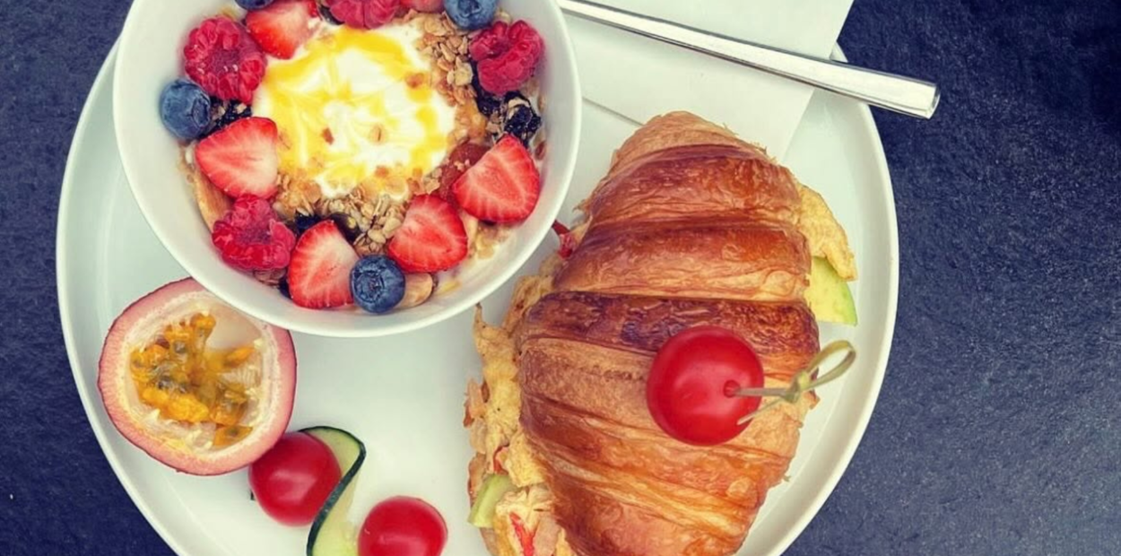 brunch_nafels_cafe-konditorei-muller_bowls-croissant