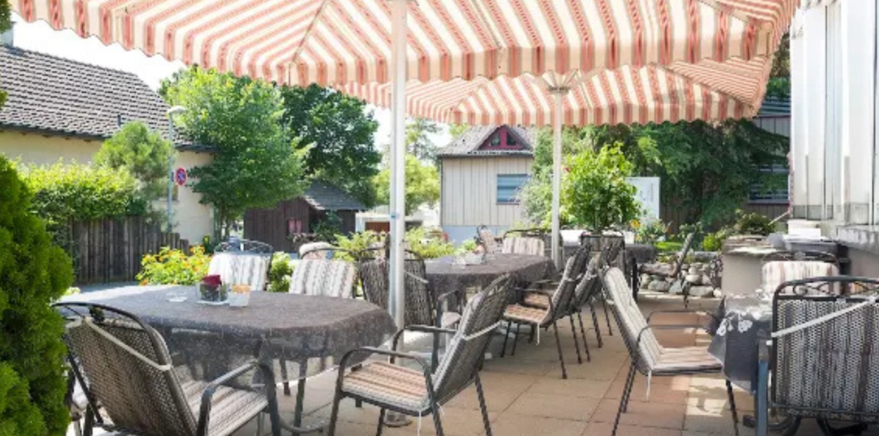 brunch_pfyn_burgi-spezialitaten_terrasse