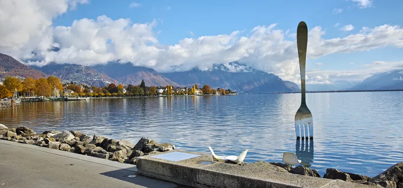 La fourchette géante de Vevey plantée dans le lac Léman